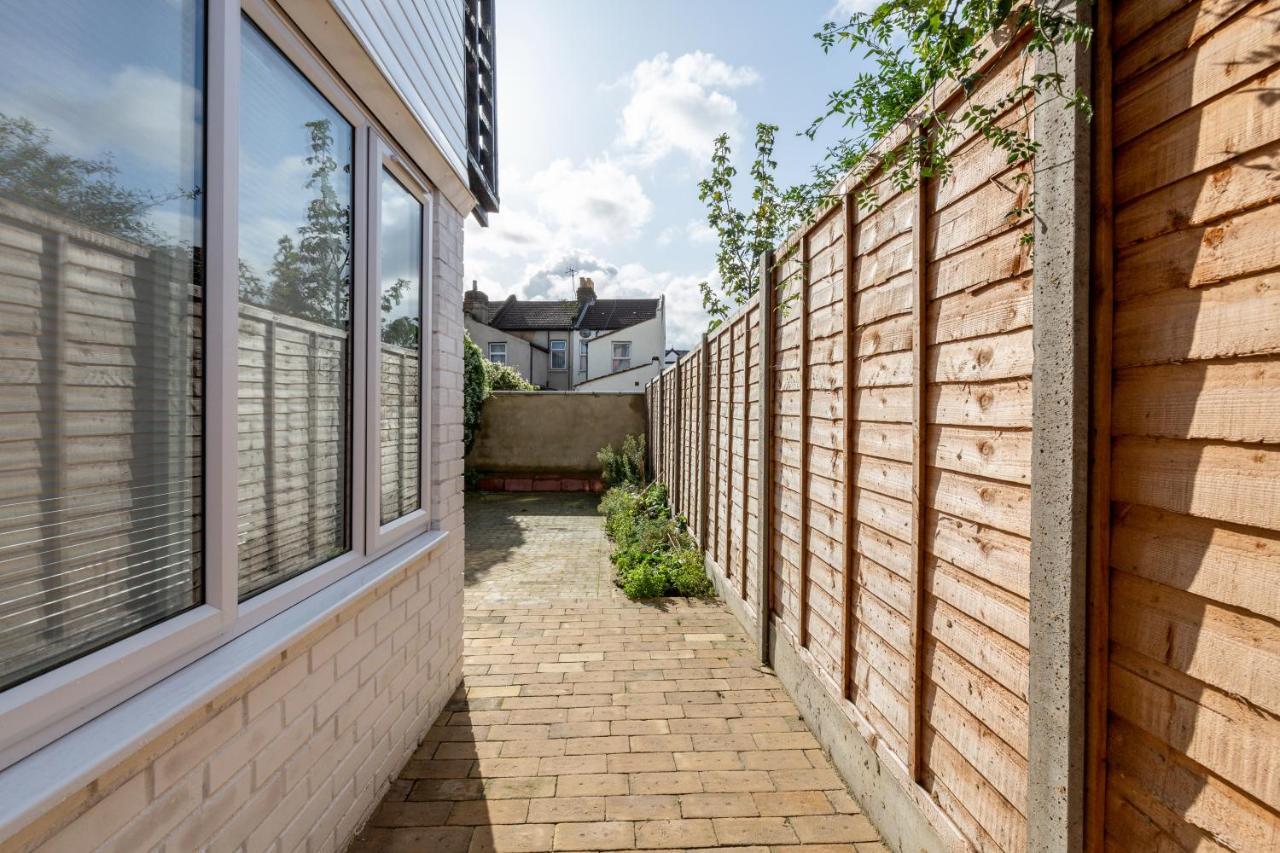 2 Bedrooms Serviced Apartment Excel Exhibition Centre, O2 Arena, Stratford Olympic City, Forest Gate, Central ロンドン エクステリア 写真